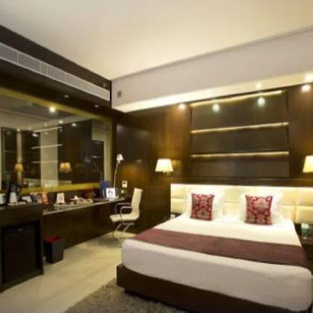 Kings Forth Hotels New Delhi Bagian luar foto