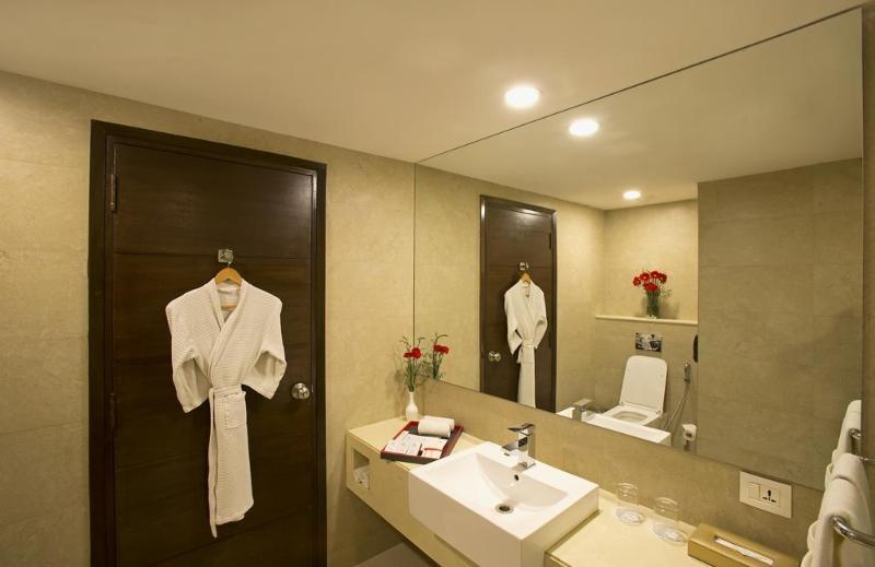 Kings Forth Hotels New Delhi Bagian luar foto